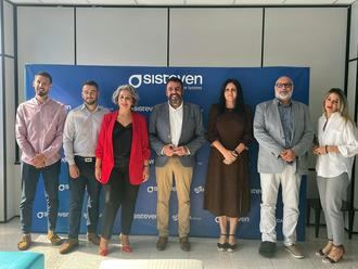 El alcalde de Azuqueca visita la planta de Sisteven en el polígono Miralcampo