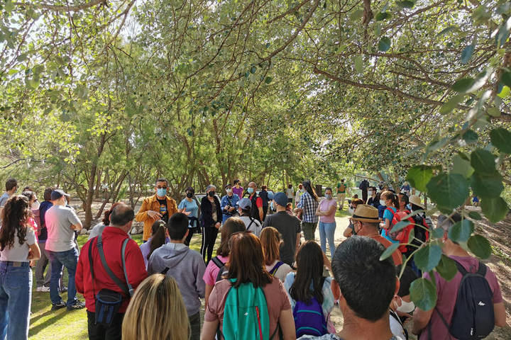 Más de un centenar de personas celebraron el Día de las Aves Migratorias con una visita a la Reserva Ornitológica Municipal de Azuqueca