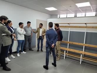 El polideportivo Laz Paz de Azuqueca estrena vestuarios e incorpora un baño para personas ostomizadas en la planta baja