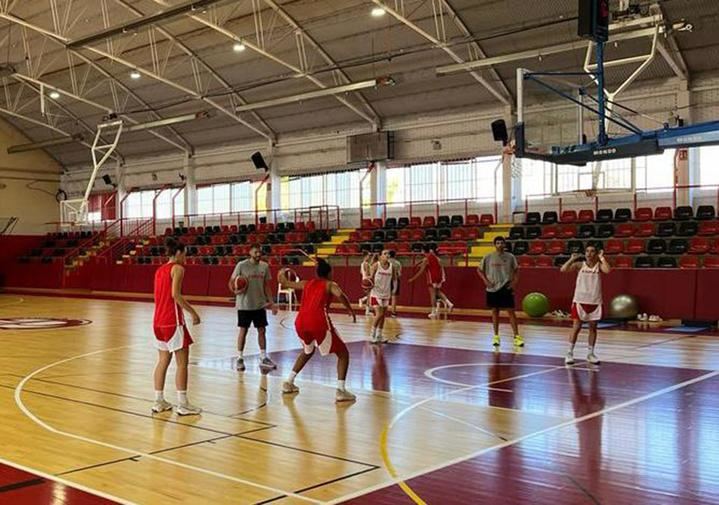 El polideportivo La Paz acoge desde el sábado un torneo internacional de baloncesto femenino