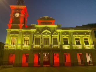 El Ayuntamiento de Guadalajara se ilumina con los colores de la bandera de Espa&#241;a para celebrar la Constituci&#243;n