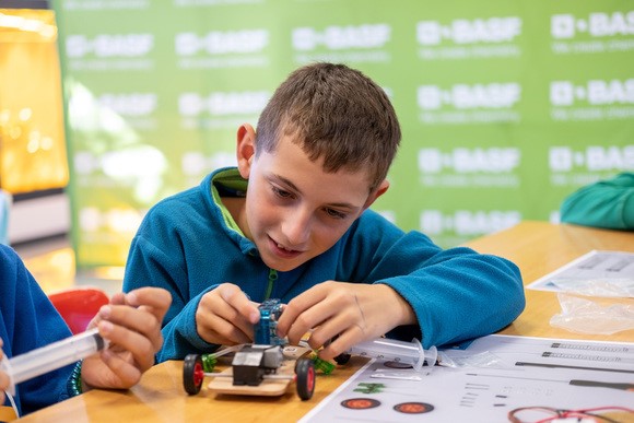 Los experimentos BASF Kids’ Labs traen el Hidrógeno verde a Marchamalo