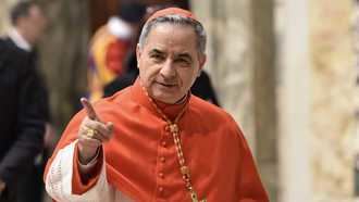 El cardenal Becciu condenado a inhabilitaci&#243;n &#34;perpetua&#34; y a 5 a&#241;os y medio de c&#225;rcel por un fraude de 139 millones de euros