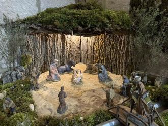 Los belenes de Pareja y la Agrupación Musical, orgullo de las Navidades locales