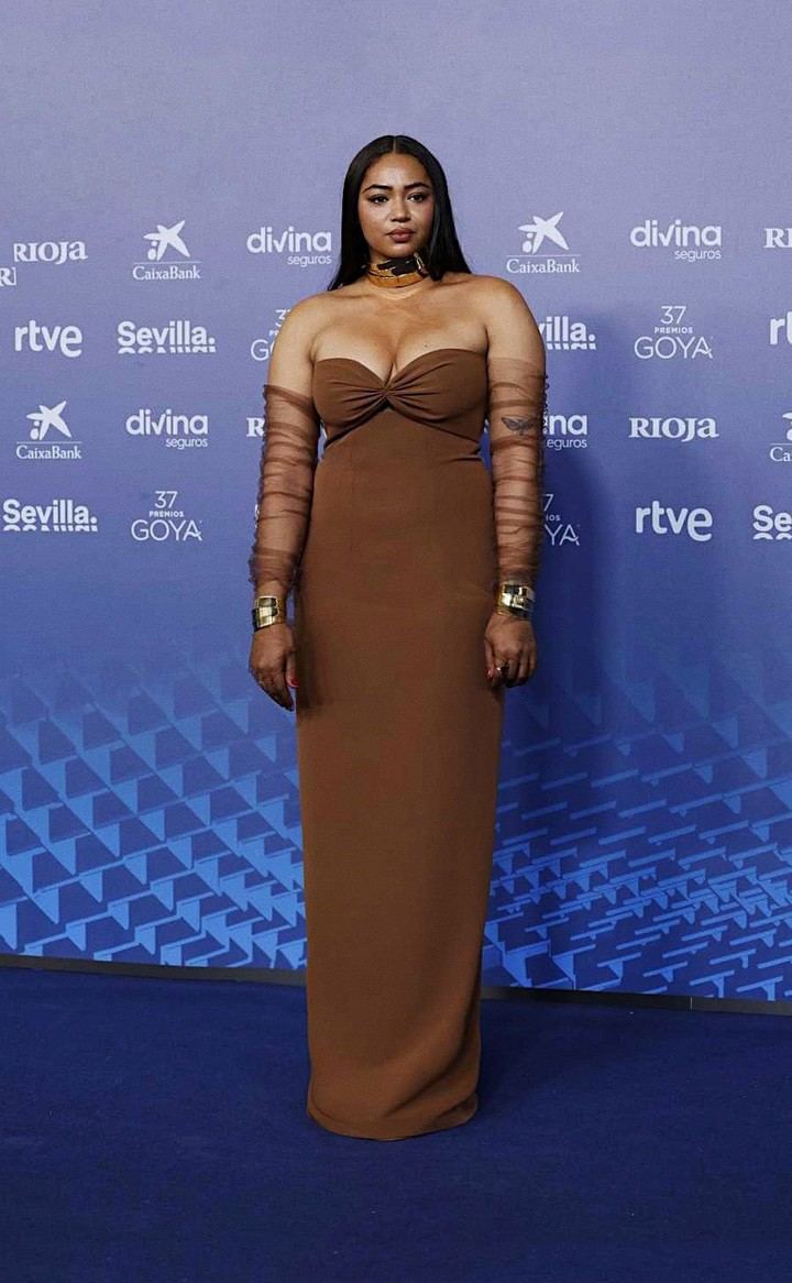 Berta Vázquez reaparece en los Goya y fascina con un elegante vestido del guadalajareño JCPAJARES