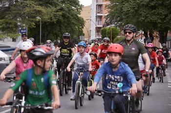 Alrededor de 1.500 personas participan en el Día Popular de la Bicicleta