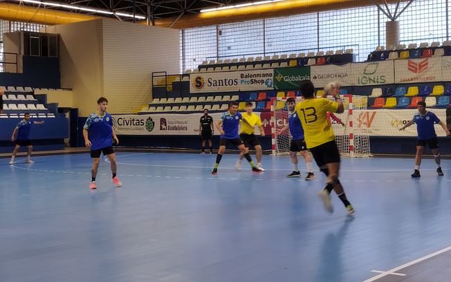 El BM Guadalajara empieza la temporada empatando (34-34) en el David Santamaría