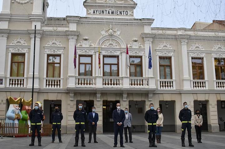 Cinco nuevos de bomberos toman posesión en el Ayuntamiento de Guadalajara