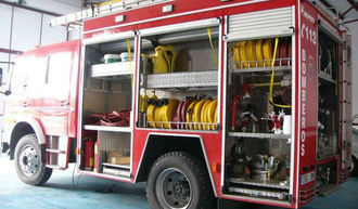 Un incendio declarado en Usanos quema dos hectáreas y maquinaria agrícola