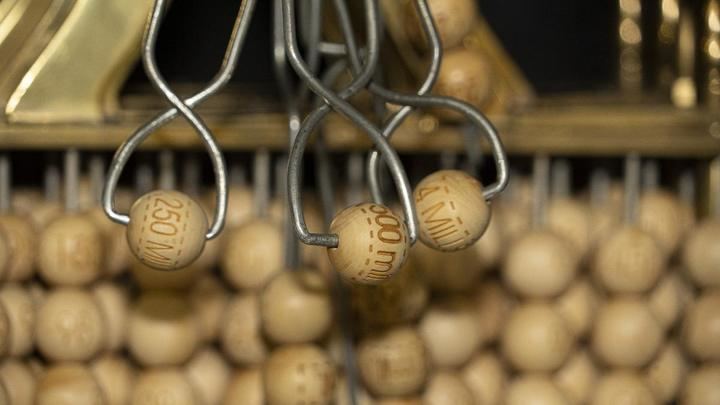 El 57.421 deja más de 360.000 euros en Almansa, con 60 décimos vendidos en su mayoría al CEIP Miguel Pinilla