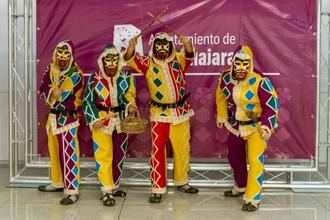 Hoy, festividad de San Antón, la botarga de Guadalajara sale a la calle para ofrecer El Alhiguí, desde la iglesia de Santiago