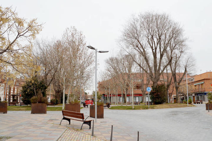 La Policía Local de Azuqueca denuncia a 21 personas que participaban en botellones en la plaza del General Vives y el parque de La Constitución