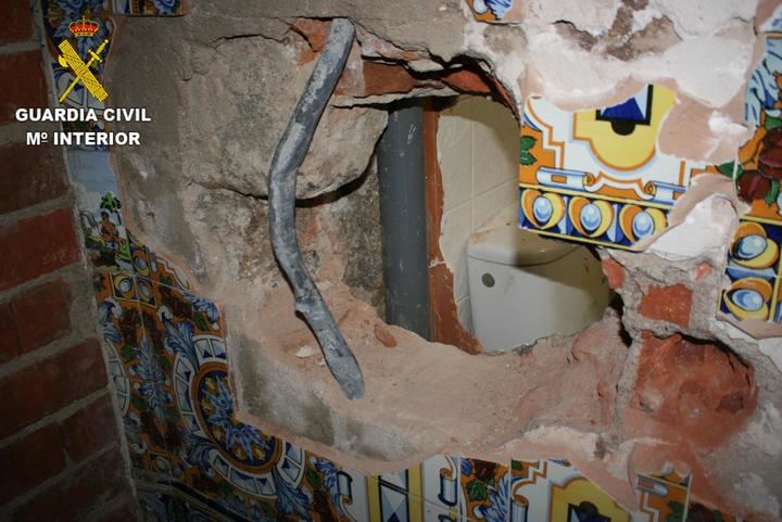 La Guardia Civil detiene a tres personas por el intento de robo de un estanco de Lagartera