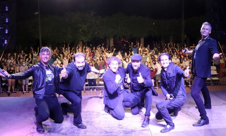 B-Vocal llena la Plaza del Pueblo y entusiasma en Cabanillas