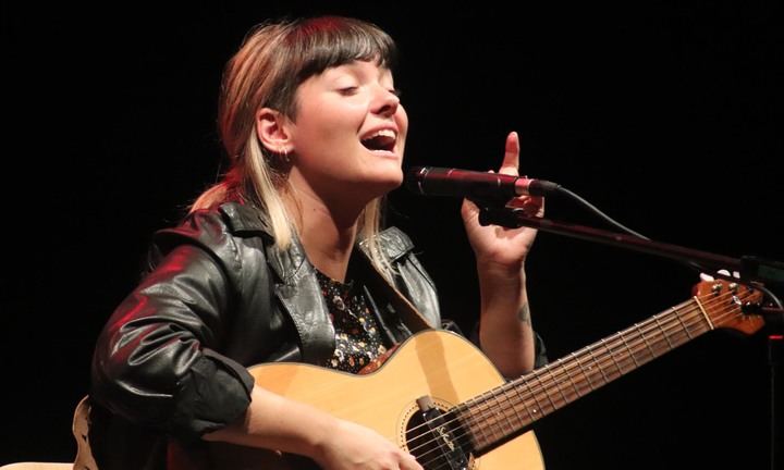 Las Noches Acústicas de Cabanillas regresaron con un exquisito concierto de Mäbu