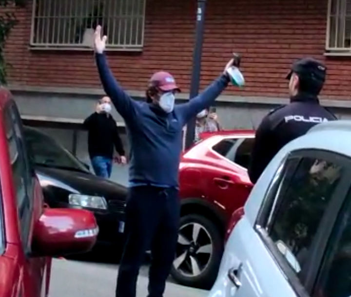 Masivas protestas este lunes contra el Gobierno en la calle Nuñez Balboa de Madrid : 