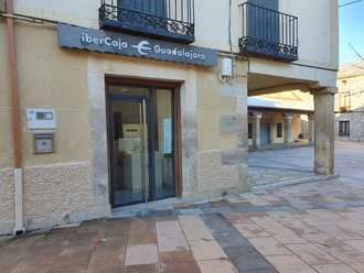 El ayuntamiento de Tamajón lucha por mantener el cajero automático del pueblo