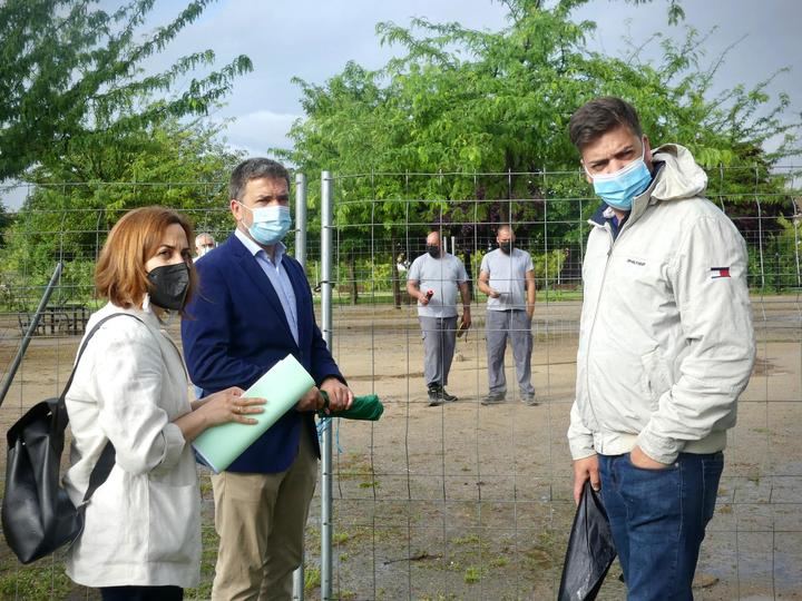 El Ayuntamiento de Guadalajara instala equipamiento deportivo en el parque de la Olmeda para practicar calistenia