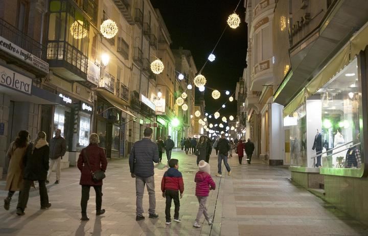 España alcanza los 48,3 millones de habitantes gracias a las nacionalizaciones españolas
