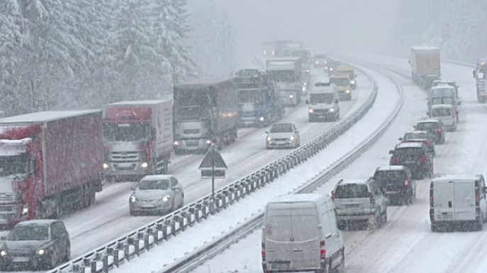 Al menos 1.300 camiones atrapados en la provincia de Guadalajara por la nevada