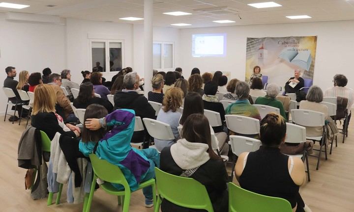 «Los mundos de Carely» cierra el carrusel de presentaciones literarias de los últimos días en la Biblioteca de Cabanillas