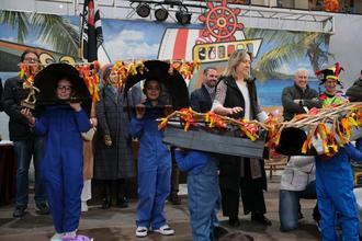 El bulevar de Entrepeñas se llenó de color con el desfile infantil del Carnaval
