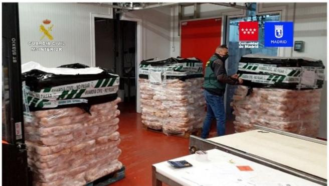 La Guardia Civil detiene a 14 personas e incauta 122.000 kilos de carne caducada (Madrid, Toledo y Málaga) que iba a centros sanitarios y educativos