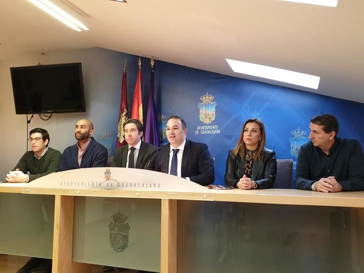 Denuncian la “cacería política” del socialista Alberto Rojo, quedando 'más que probado que no se incurrió en ninguna ilegalidad” una vez finalizada la Comisión del Mercado de Abastos