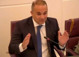 Carnicero: Sr. Rojo, usted se irá sin dejar ni un solo proyecto terminado y un Ayuntamiento arruinado