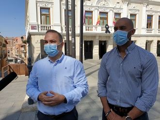 Lamentan que el alcalde socialista Alberto Rojo “vuelva a mentir y a engañar a los autónomos y empresas de la ciudad con sus anuncios de humo”, puesto que “prometió que las ayudas estarían aprobadas hoy mismo”