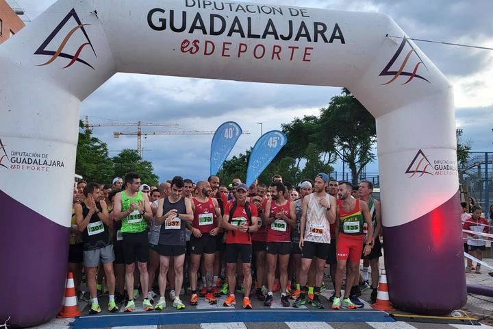 La primera carrera nocturna de Azuqueca ‘Francisco J. Barril’ superó los 450 participantes