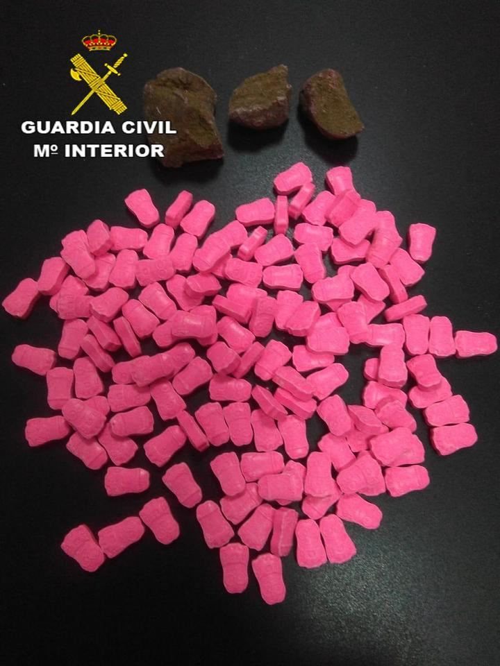 La Guardia Civil detiene a una persona en El Casar con 138 pastillas de éxtasis y más de 8 kilos de marihuana