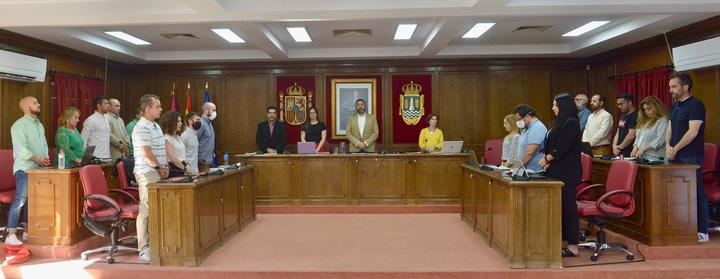 Al inicio de la sesión, se ha guardado, como es habitual, un minuto de silencio contra la violencia de género y como muestra de dolor por el reciente asesinato de una mujer en Tarancón