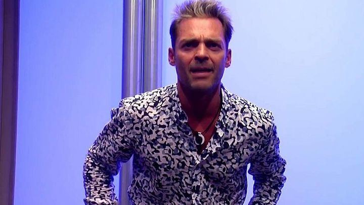 Expulsan a Hugo Castejón de 