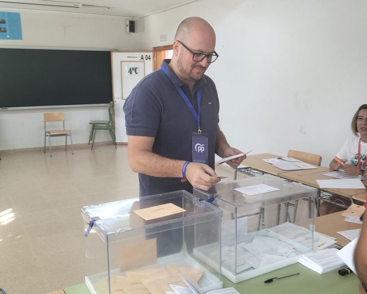 Román y Castillo votan y llaman a la 