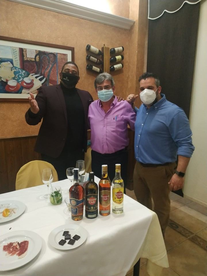 Cita de lujo con el embajador del Ron Havana en el Fogón del Vallejo de Alovera