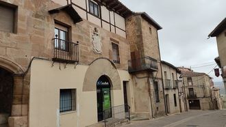 Atienza muestra su inquietud tras sufrir robos en los últimos días y piden agentes de Guardia Civil : Esto es un cachondeo. Aquí entran, salen, roban, se llevan las máquinas tragaperras y rompen todo lo que se encuentran