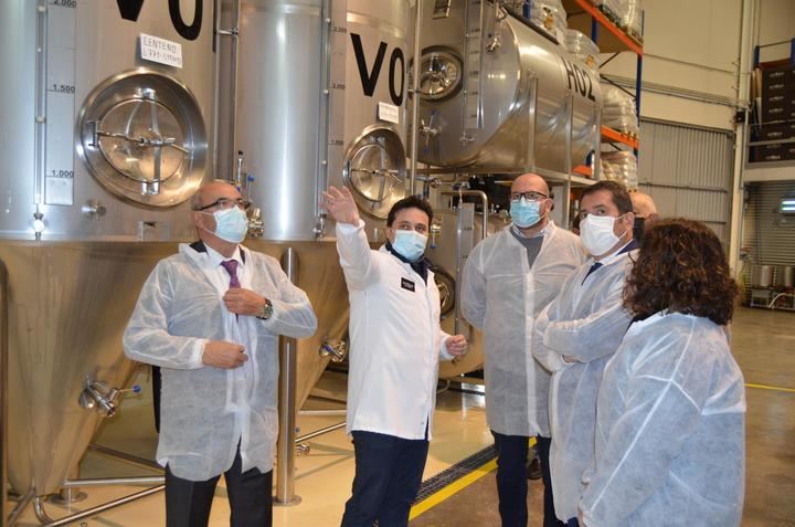 El presidente de Cepyme visita la fábrica de Cervezas Arriaca en Yunquera de Henares