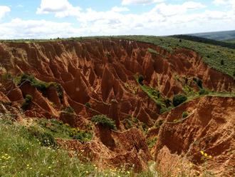 Las Chimeneas de Hadas, un espacio mágico en Valdepeñas de la Sierra
