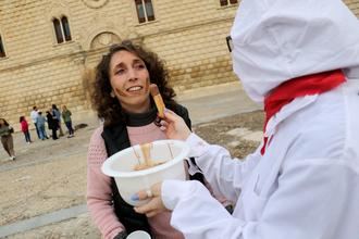 Salen los chocolateros y chocolateras de Cogolludo en el Miércoles de Ceniza
