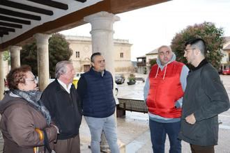 El PP de Cogolludo denuncia las condiciones indignas e insalubres de los temporeros de níscalos que el alcalde está consintiendo en el frontón municipal