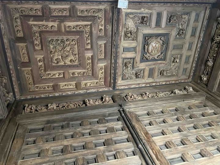 La historia de Cogolludo en siete puertas