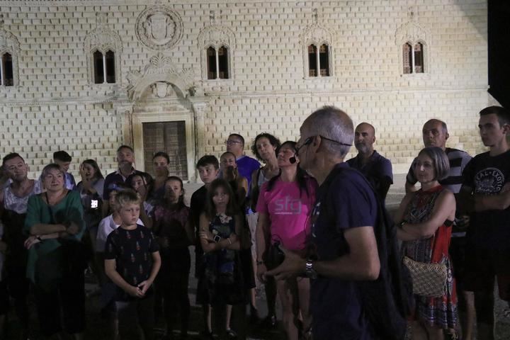 El día de 1956 en que un toro entró en el salón de plenos del Ayuntamiento Cogolludo