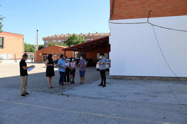 En marcha las obras de mejora del aislamiento térmico de las fachadas del colegio La Paz, que cuentan con financiación FEDER