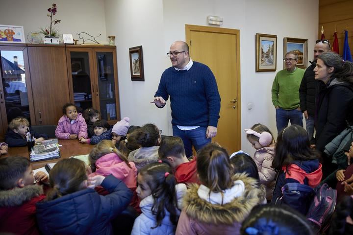 Alumnos de 3º de Infantil del Colegio de Yunquera de Henares conocen su Ayuntamiento