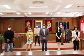 UN APLAUSO : El Equipo de Gobierno del Ayuntamiento de Azuqueca propone la CONGELACIÓN salarial para los sueldos políticos y la ELIMINACIÓN de aportaciones a los grupos políticos