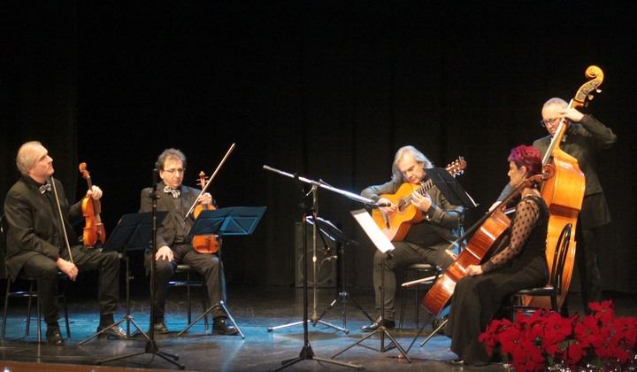 Brillante acto cultural, con el Pregón Poético de las Hermanas Lara y la actuación de 