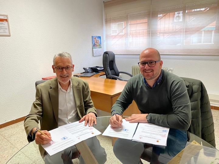 El Ayuntamiento de Yunquera de Henares firma con Cáritas un convenio para el servicio de Comida sobre ruedas