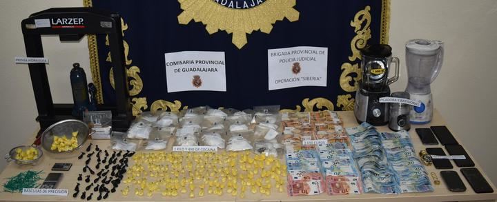 La Policía Nacional desmantela una vivienda céntrica de Guadalajara donde se cortaba y distribuía cocaína