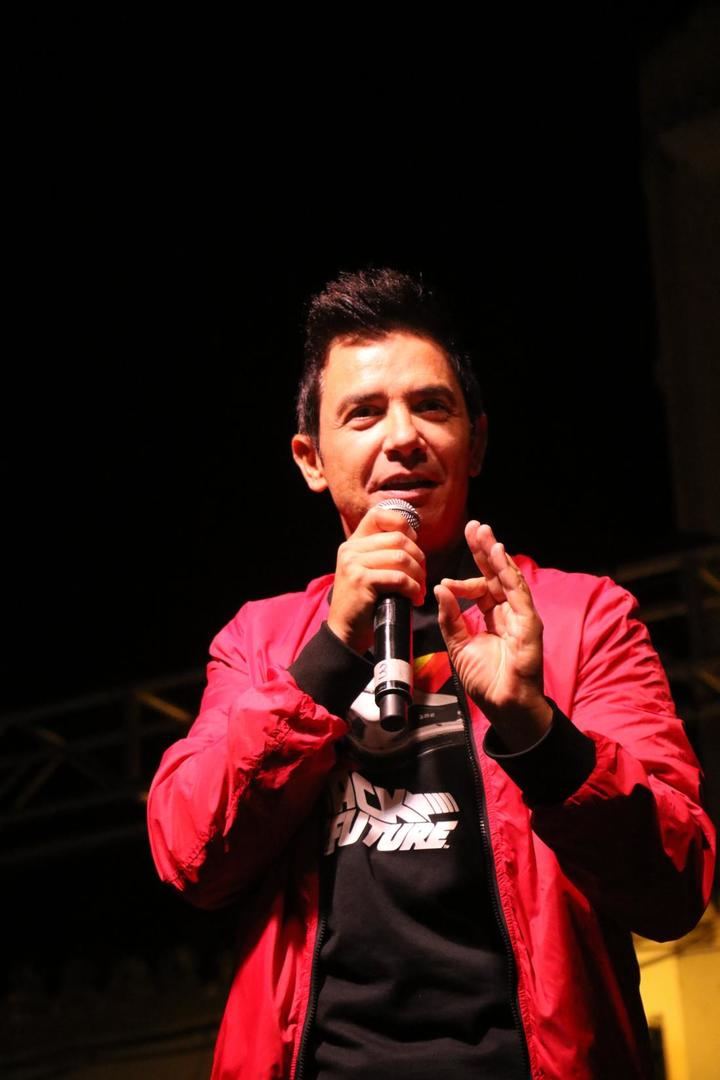 El cantante David Civera triunfa en las fiestas de Quer